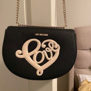 MOSCHINO CROSSBODY FROM ITALY MEASUREMENTS INCLUDED**